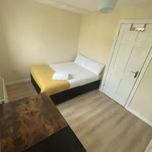  Apartment Modern Centre House In Heart Of